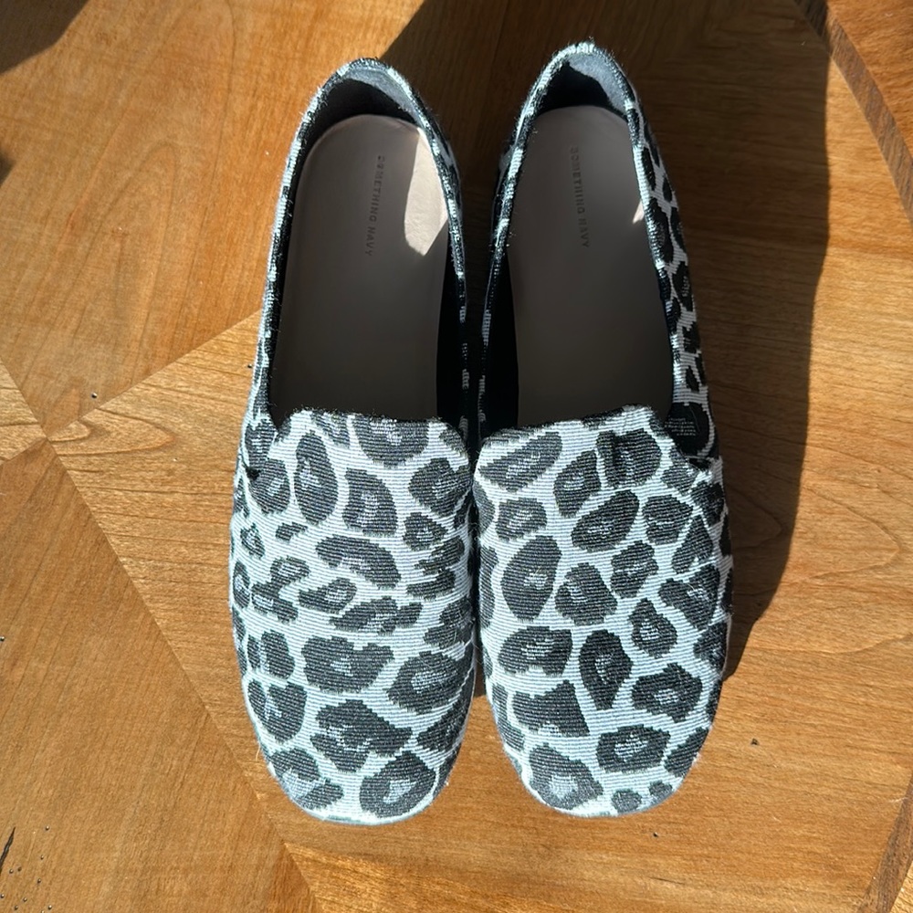 ⭐️ Something Navy Leopard flats